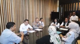 Bupati bersama Wakil Bupati Lumajang didampingi Kapolres ketika sidak dugaan penahanan ijazah mantan karyawan