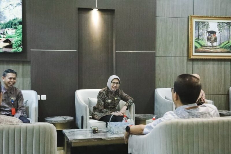 Bupati Lumajang bersama Rektor UNEJ Jember