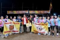 Wakil Bupati Lumajang saat foto bersama juara Smash Heppiii