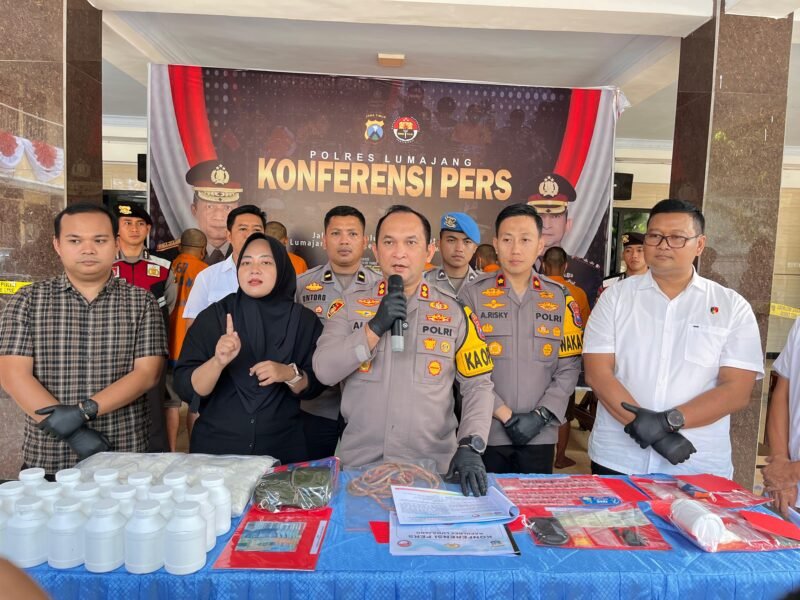 Kapolres Lumajang saat memimpin Press Release