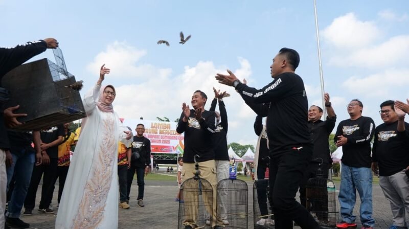 Wakil Bupati Lumajang saat membuka Lomba Burung Berkicau