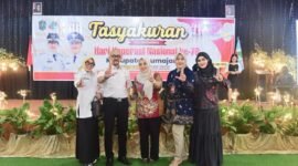 Kepala Dinkopolindag Lumajang saat foto bersama 