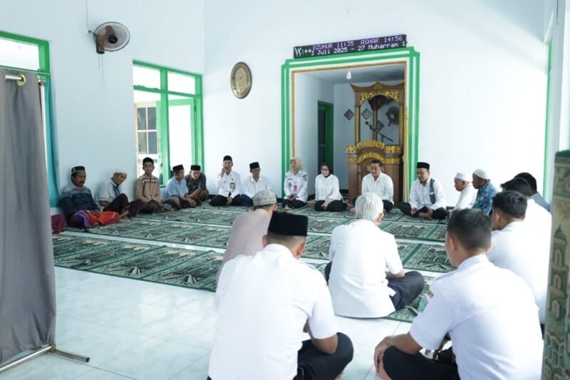 Bupati Lumajang saat bersama perwakilan marbot 