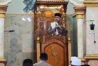 Bripda Alfian saat berkhutbah