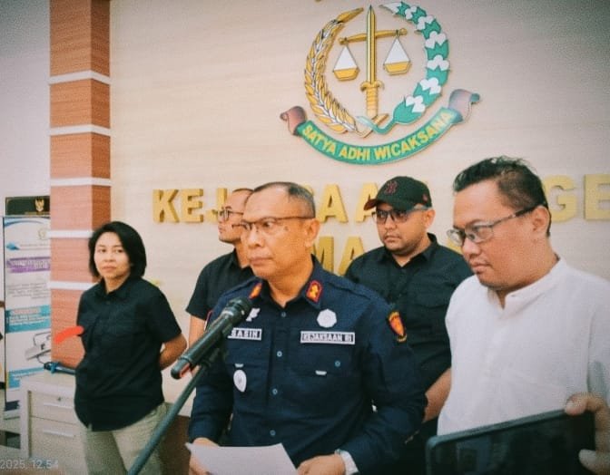 Kepala Kejaksaan Negeri Lumajang saat press release