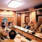 Bupati Lumajang saat rapat koordinasi bersama AKD perihal desa wisata