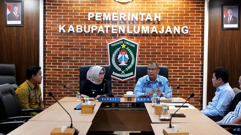 Bupati Lumajang saat membahas kerja sama dengan Kejaksaan Negeri