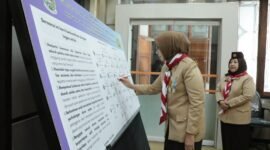 Bupati Lumajang saat menandatangani Deklarasi bersama di Surabaya