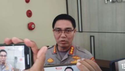Kabid Humas Polda Jatim saat ditemui media