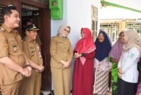 Bupati bersama Wakil Bupati saat meninjau usaha Kopi Isma 