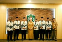 Bupati Lumajang saat foto bersama dengan pengurus PGRI Lumajang