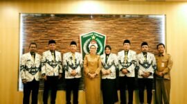 Bupati Lumajang saat foto bersama dengan pengurus PGRI Lumajang