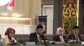 Wakil Ketua DPRD Eko Adis Prayoga, SE saat memimpin Rapat Paripurna 