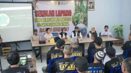 Bupati Lumajang saat memberikan penyuluhan diacara sekolah lapang