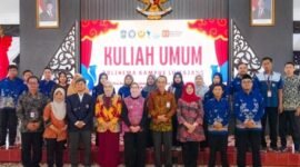 Bupati dan ketua DPRD Lumajang saat foto bersama diacara Kuliah Umum Polinema Kampus Lumajang 