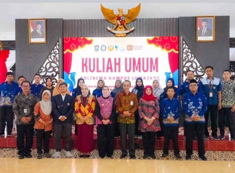 Bupati dan ketua DPRD Lumajang saat foto bersama diacara Kuliah Umum Polinema Kampus Lumajang 