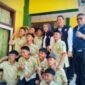Bupati dan Wabup saat foto bersama peserta didik SMP Negeri Senduro