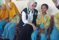 Bupati Lumajang Indah Amperwati saat berkunjung ke SD Negeri 6 Pasirian