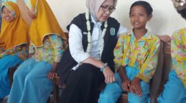 Bupati Lumajang Indah Amperwati saat berkunjung ke SD Negeri 6 Pasirian