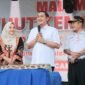 Wakil Bupati bersama ketua TP PKK Kabupaten Lumajang saat meninjau Bazar UMKM 