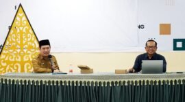 Kepala Dinas Kominfo Lumajang saat membuka  Bimtek 