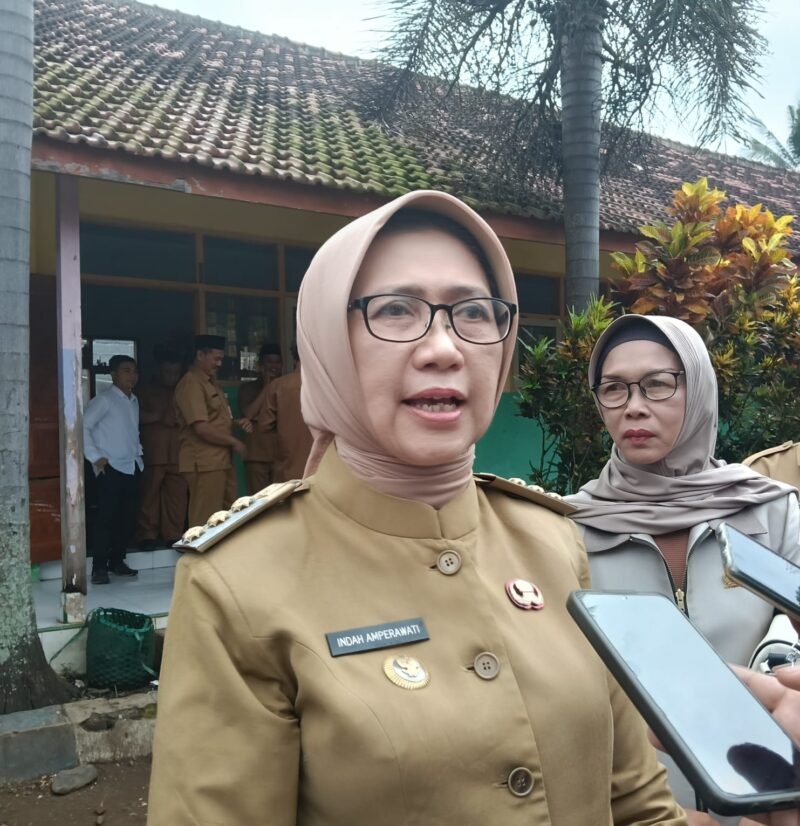 Bupati Lumajang Ir. HJ. Indah Amperawati, M.Si
