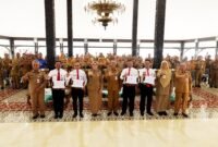 Bupati Lumajang foto bersama usai meluncurkan empat proyek perubahan dalam rangka Pelatihan Kepemimpinan Nasional Tingkat II Angkatan 12 2025