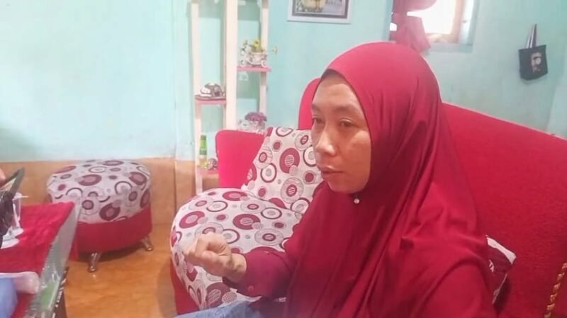 Ibu korban saat ditemui di rumahnya