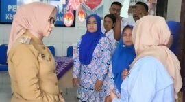 Bupati Lumajang saat memberikan edukasi terhadap para kader posyandu