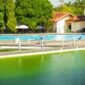 Kondisi air kolam renang Veteran berwarna hijau