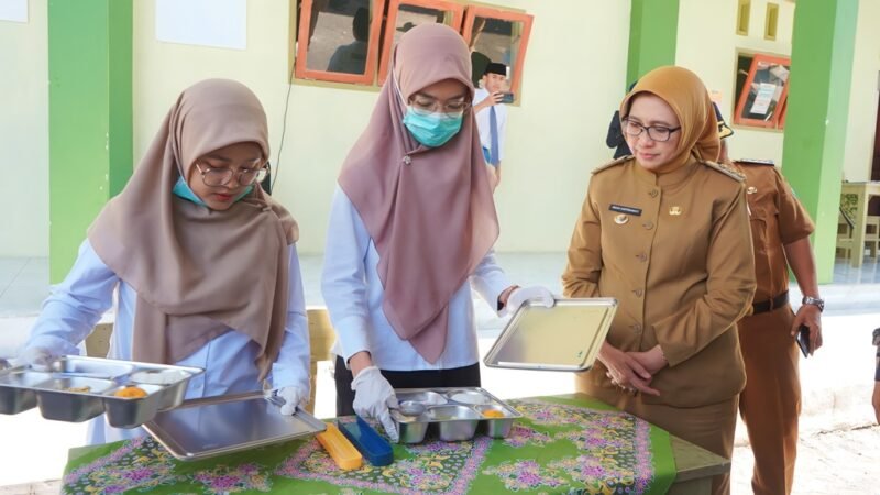 Bupati Lumajang saat meninjau langsung kondisi dapur MBG