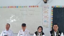 Bupati didampingi Wakil Bupati saat memberikan edukasi para guru SD Negeri Kaliboto Lor 10 