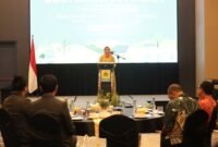 Bupati Lumajang Ir. Hj. Indah Amperawati, M.Si saat memberikan  sambutan diacara Customer Intimacy PLN UP3 Jember di Hotel Aston Lumajang 