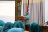 Ketua Tim Penggerak PKK Kabupaten Lumajang Dewi Natalia Yudha Adji Kusuma saat memberikan arahan
