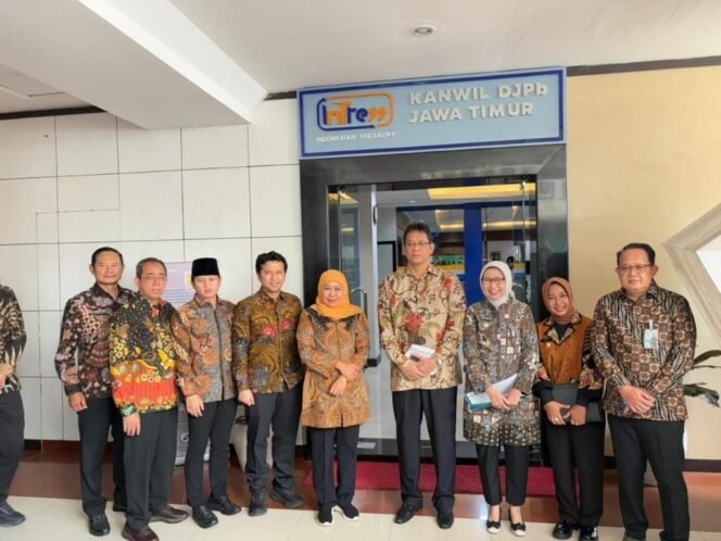 Bupati Lumajang saat foto bersama Menteri Keuangan RI usai menyampaikan aspirasi Fiskal