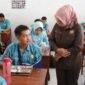 Ketua DPRD Lumajang saat meninjau langsung pelaksanaan MBG di SMA Muhamadiyah Lumajang