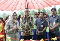 Bupati bersama Wabup saat meresmikan wahana Rainbow Slide di Buper