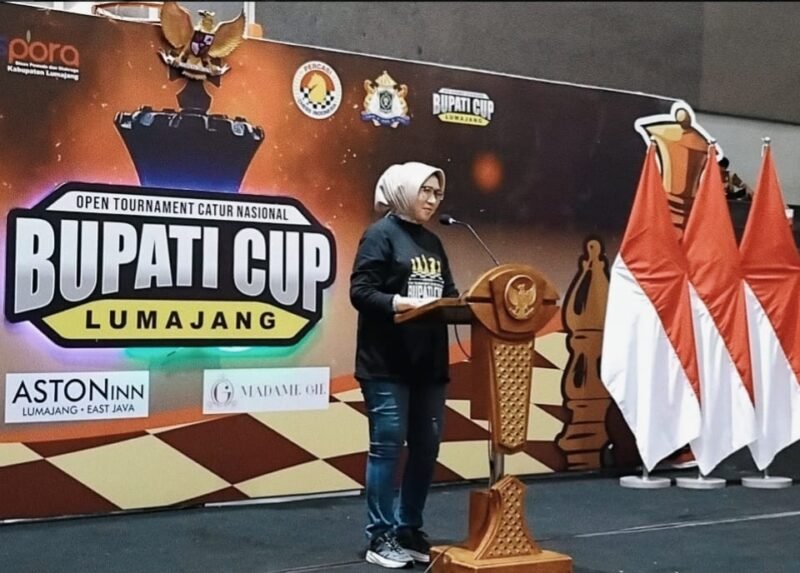Bupati Lumajang Ir. Hj. Indah Amperawati, M.Si saat membuka Open Turnamen Catur Nasional Piala Bupati Cup 2025
