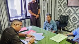 Oknum guru drumband saat dilimpahkan ke Kejari