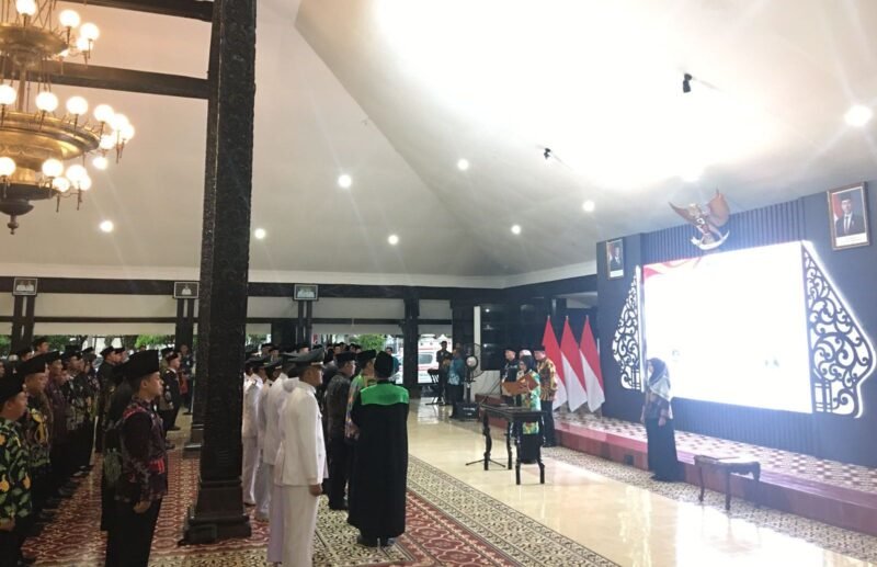 Bupati Lumajang saat melantik 191 pejabat  Pimpinan Tinggi Pratama, Administrator Pengawas dan fungsional di Pendopo Arya Wiraraja