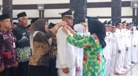 Bupati Indah Amperawati saat prosesi pelantikan pejabat di Pendopo Arya Wiraraja  