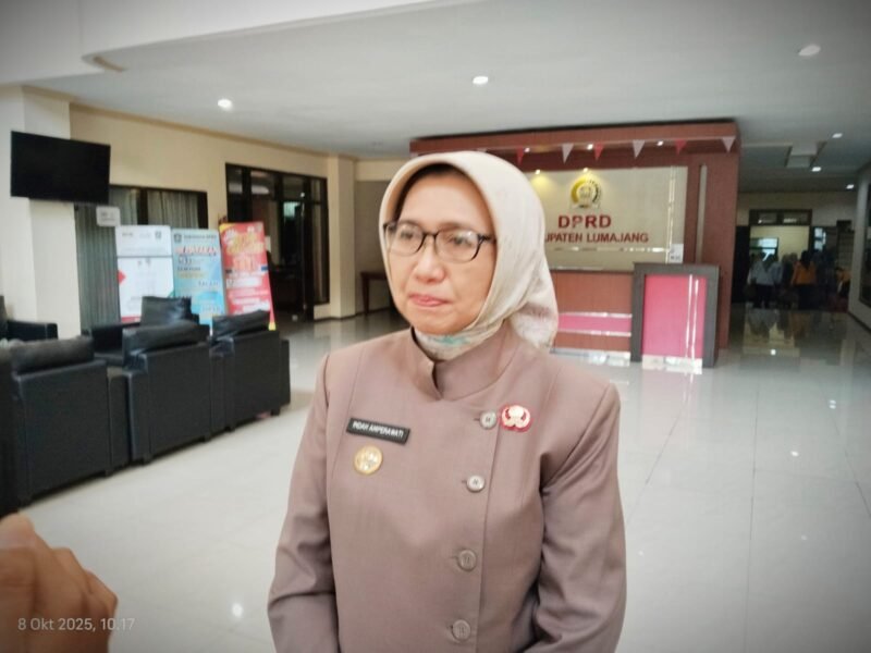 Bupati Lumajang Ir. HJ. Indah Amperawati, M.Si saat ditemui media usai paripurna