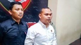 Kasat Reskrim Polres Lumajang didampingi Kasie Humas