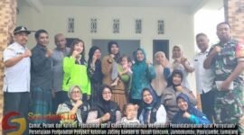 Camat bersama jajaran Muspika Pasrujambe, Kades Jambekumbu saat foto bersama usai penandatangan persetujuan pengobatan penyakit kelainan jantung 