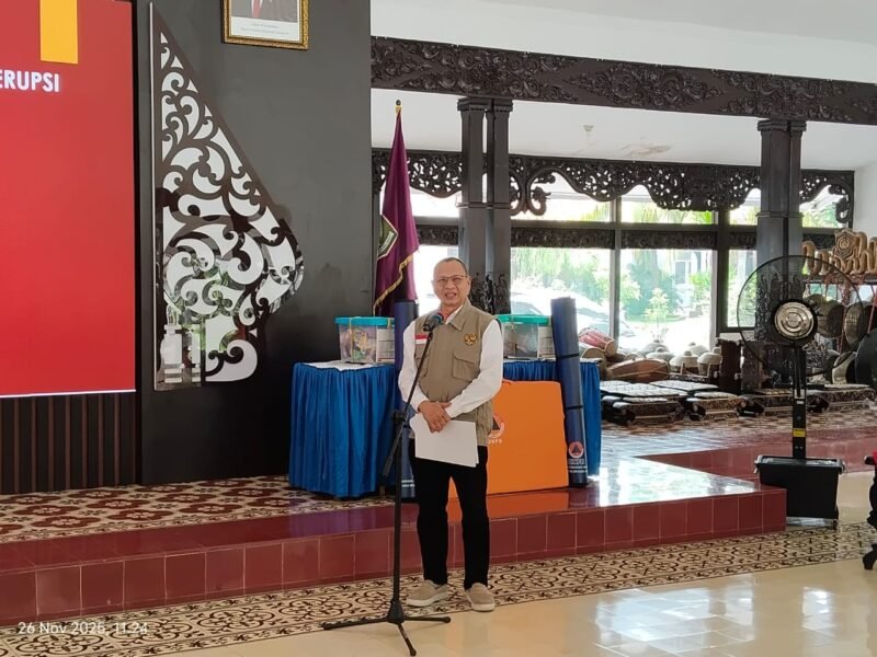 Ketua Tim Pengawas Bencana DPR RI, HM. Husni ketika menanggapi paparan Bupati Lumajang dan BNPB