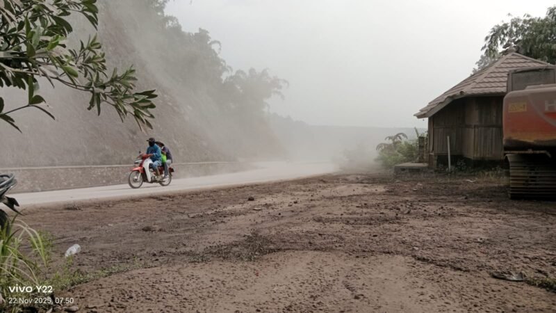 Kondisi abu vulkanik disekitar Jembatan Besuk Kobokan