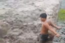 tangkapan layar rekamana salah satu warga nekat menantang maut dilahar dingin Semeru
