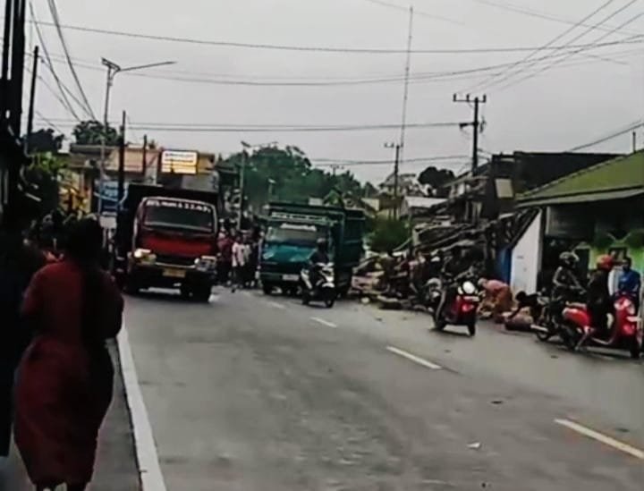Kondisi bangkai truk sebelum dievakuasi