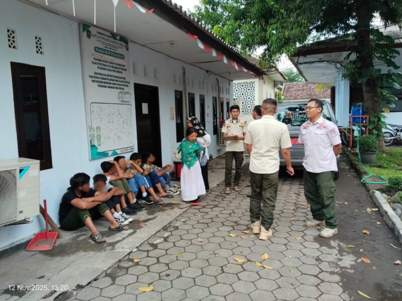 Puluhan pelajar bolos sekolah saat diamankan Sat Pol PP