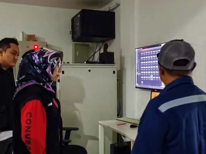 Bupati dan Wabup saat memantau aktivitas Gunung Semeru di Pos Pantau